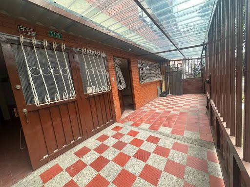 Apartamento en arriendo Cundinamarca Bogotá Santa Ana Sur 140 m2 Habitaciones 3 Baños 2 Garajes 1 Precio $2400000