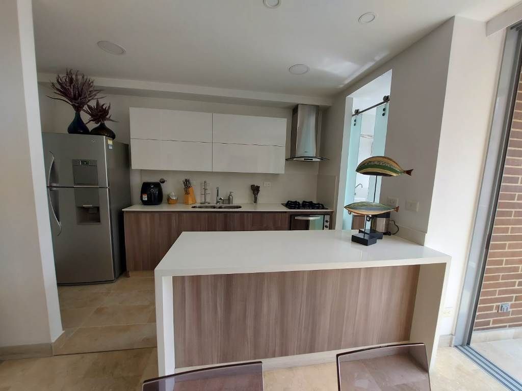 Apartamento en arriendo Antioquia Medellín Lalinde 100 m2 Habitaciones 2 Baños 3 Garajes 2 Precio $8700000