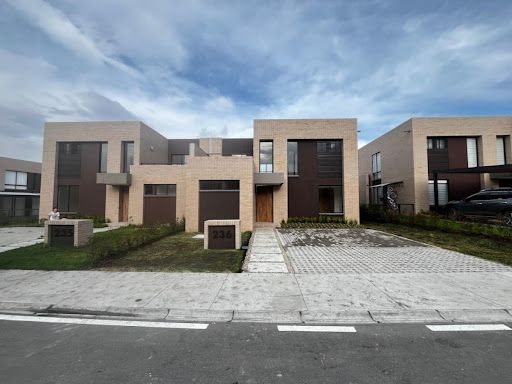 Casa en arriendo Cundinamarca Chía Br Aquitania 148 m2 Habitaciones 3 Baños 4 Garajes 2 Precio $7600000