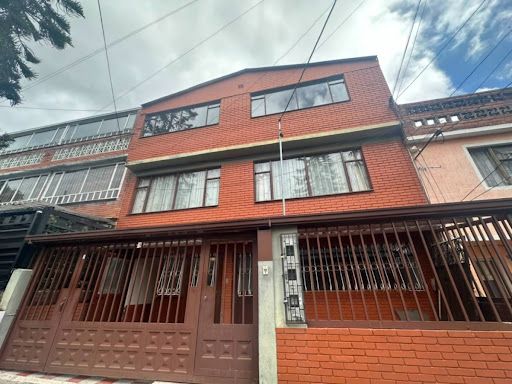 Apartamento en arriendo Cundinamarca Bogotá Santa Ana Sur 140 m2 Habitaciones 3 Baños 2 Garajes 1 Precio $2400000