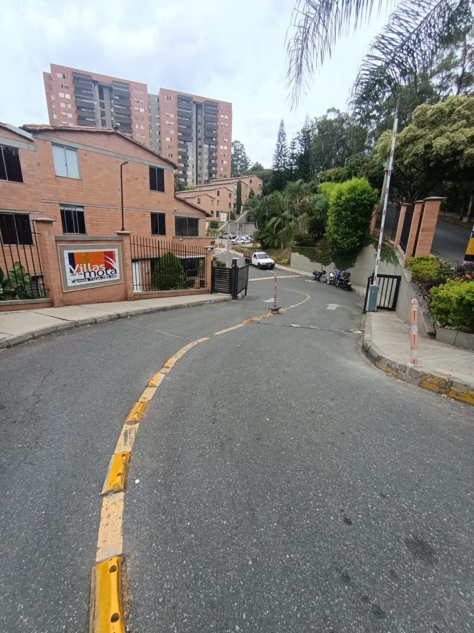 Casa en arriendo Antioquia Medellín La Mota 75 m2 Habitaciones 3 Baños 2 Garajes 1 Precio $2700000