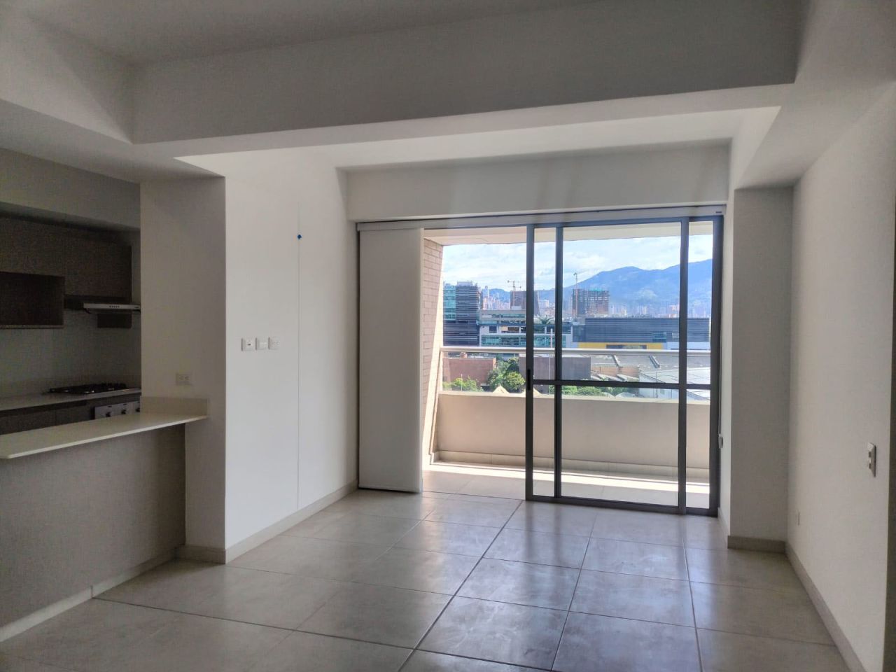 Apartamento en arriendo o venta Antioquia Envigado Jardines 90 m2 Habitaciones 3 Baños 2 Garajes 2 Precio venta $1040000000 Precio arriendo $5650000
