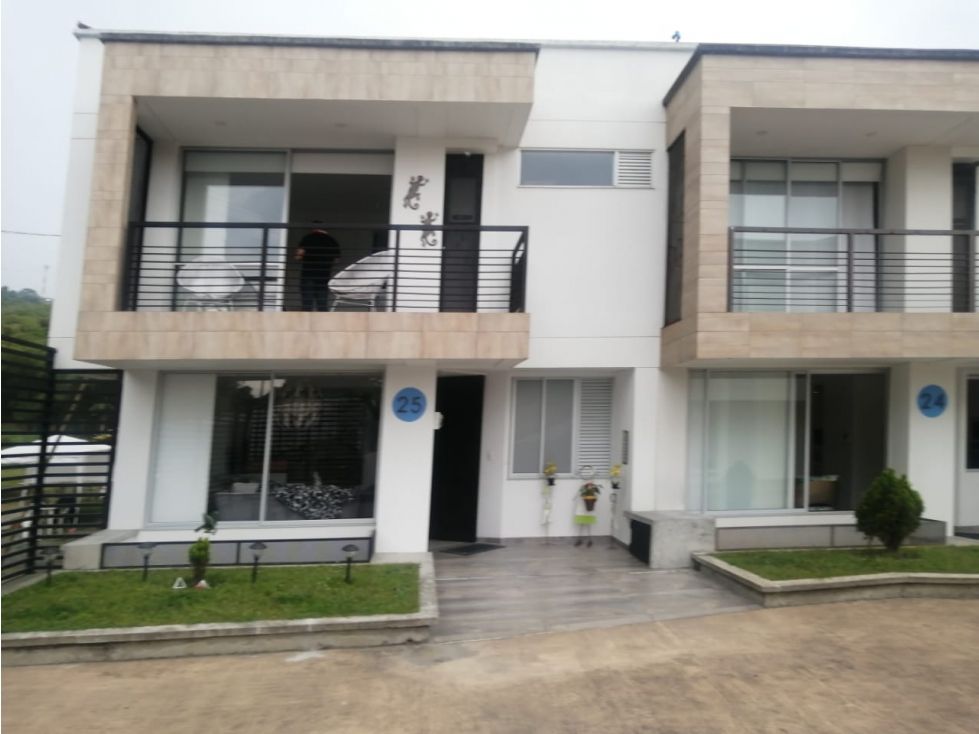 Casa en venta Risaralda Pereira Pereira 225 m2 Habitaciones 5 Baños 5 Garajes 2 Precio $1100000000