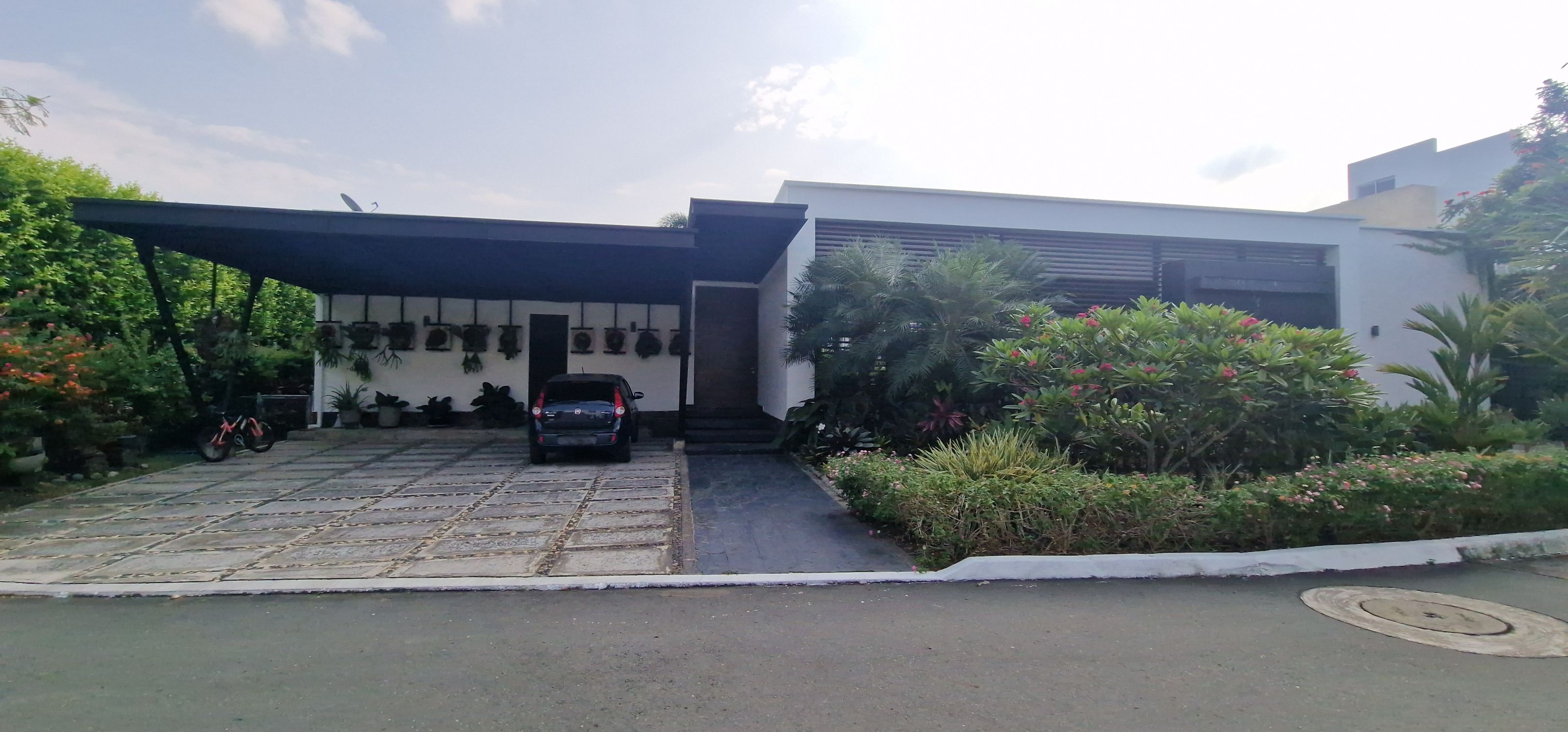 Casa en venta Valle Del Cauca Cali Condominio Aguas Calientes 490 m2 Habitaciones 5 Baños 4 Garajes 4 Precio $2500000000