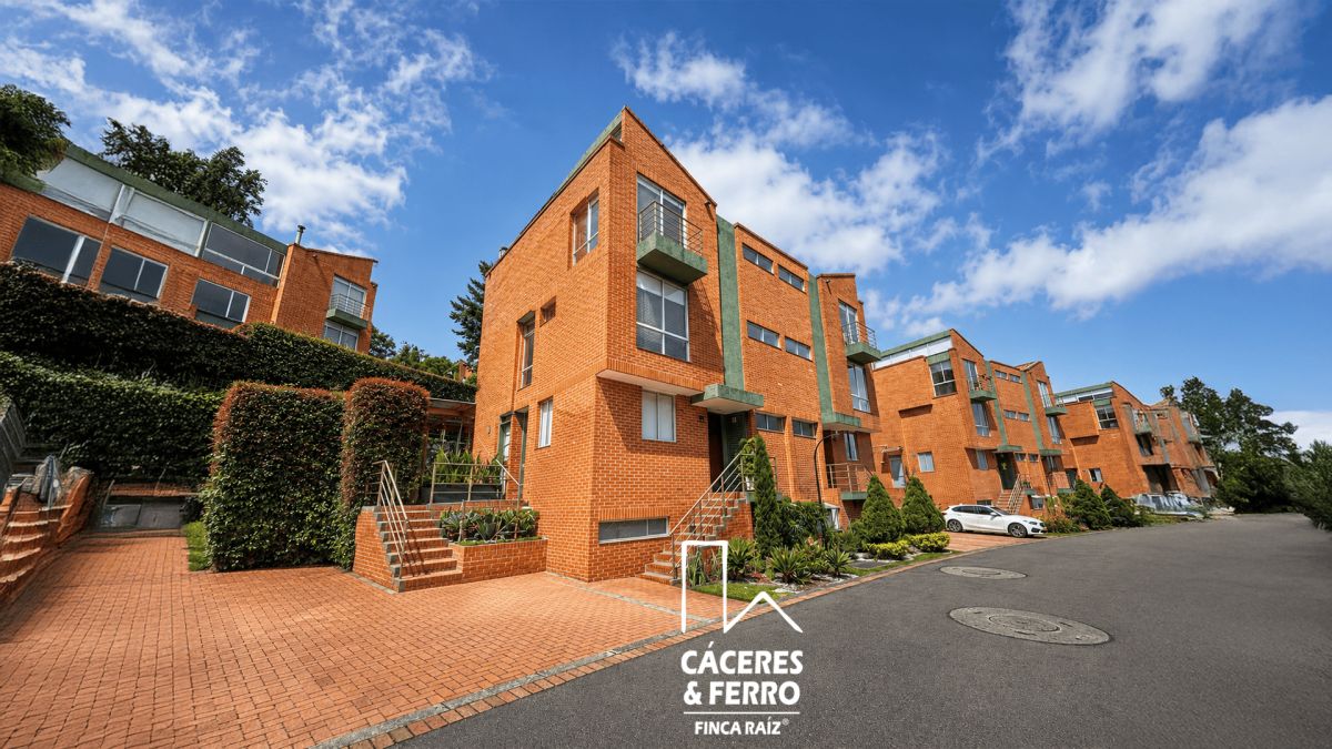 Casa en venta Cundinamarca Bogotá Suba Naranjos 215 m2 Habitaciones 3 Baños 3 Garajes 3 Precio $1300000000