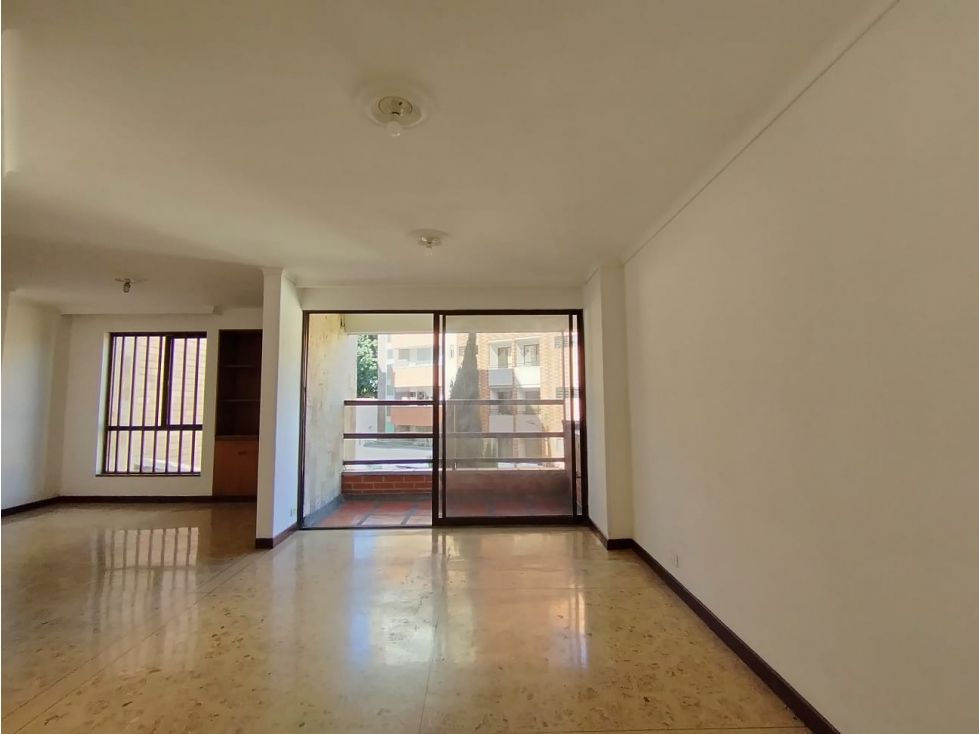 Casa en arriendo Antioquia Medellín El Nogal Los Almendros 140 m2 Habitaciones 3 Baños 4 Garajes 1 Precio $3870000