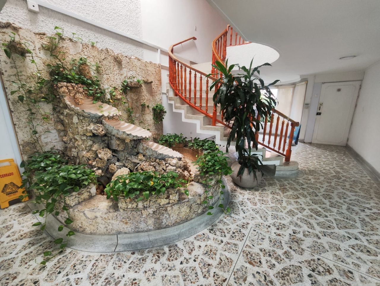 Casa en arriendo Antioquia Medellín El Nogal- Los Almendros 350 m2 Habitaciones 5 Baños 4 Garajes 2 Precio $14000000
