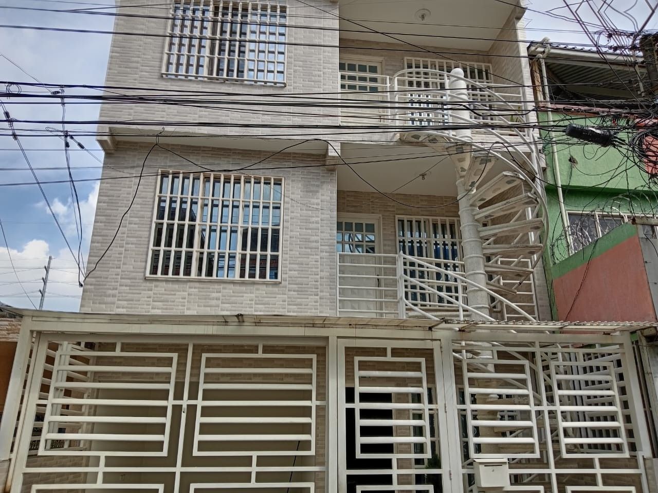 Apartamento en arriendo Valle Del Cauca Cali Siete De Agosto 130 m2 Habitaciones 3 Baños 1 Garajes 0 Precio $950000
