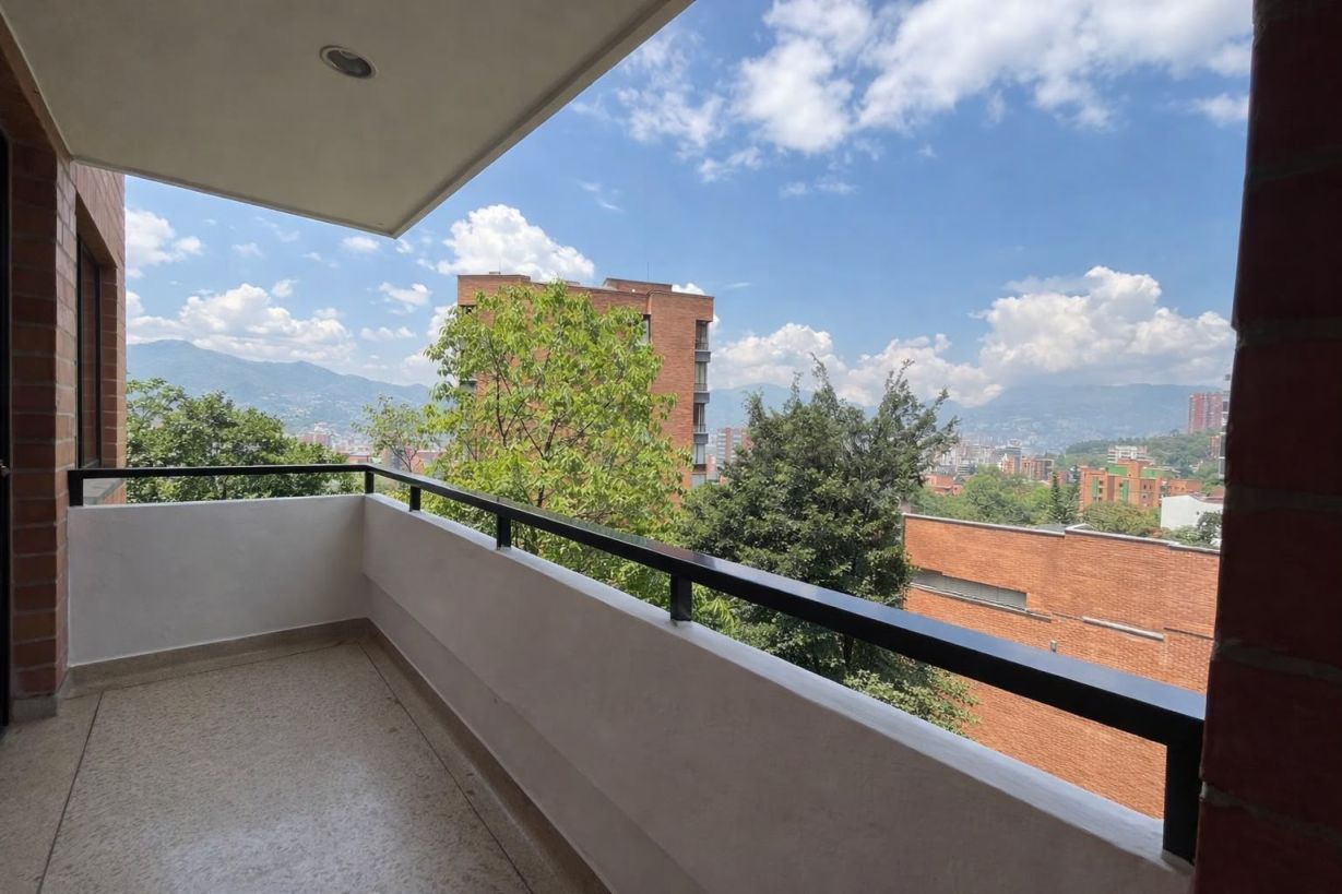 Apartamento en arriendo o venta Antioquia Medellín Las Lomas No 2 136 m2 Habitaciones 3 Baños 2 Garajes 2 Precio venta $970000000 Precio arriendo $8030000