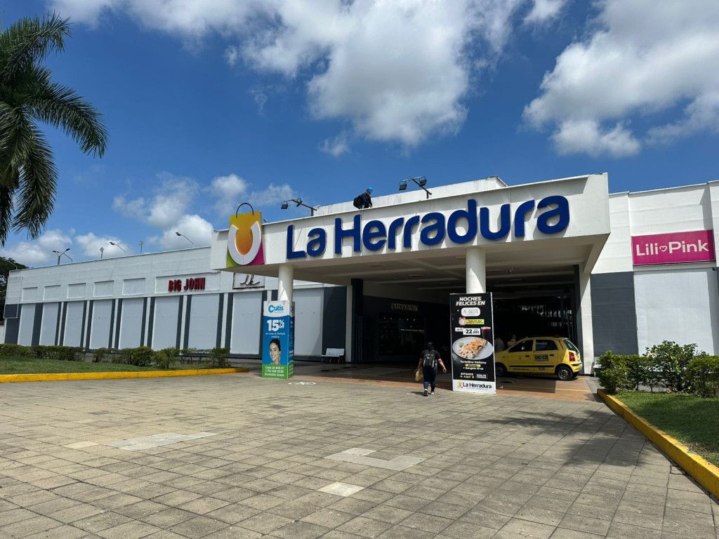 Local en arriendo Valle Del Cauca Tuluá Urbanización La Esperanza 256 m2 Habitaciones 0 Baños 0 Garajes 0 Precio $26180000