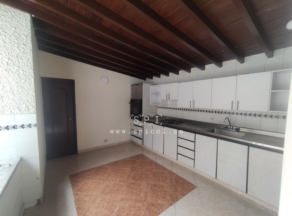 Casa en arriendo Antioquia Medellín Lorena 210 m2 Habitaciones 4 Baños 3 Garajes 0 Precio $5500000