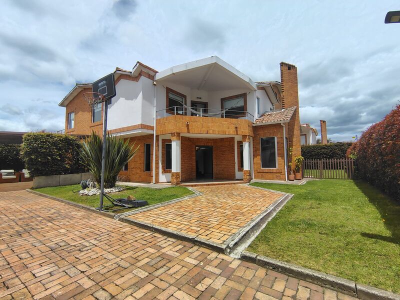 Casa en venta Cundinamarca Chía Chia 378 m2 Habitaciones 5 Baños 6 Garajes 2 Precio $1680000000