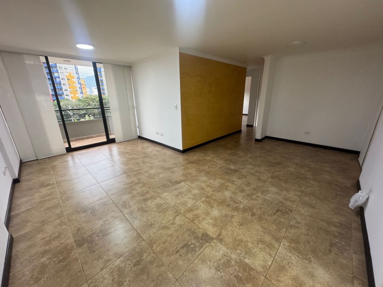 Apartamento en arriendo Antioquia Medellín Los Alpes 87 m2 Habitaciones 3 Baños 2 Garajes 0 Precio $3100000