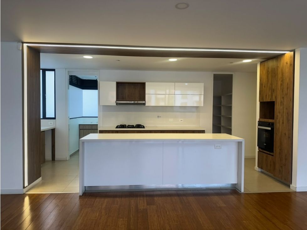 Apartamento en arriendo Antioquia Medellín Alejandria 200 m2 Habitaciones 3 Baños 5 Garajes 3 Precio $13500000