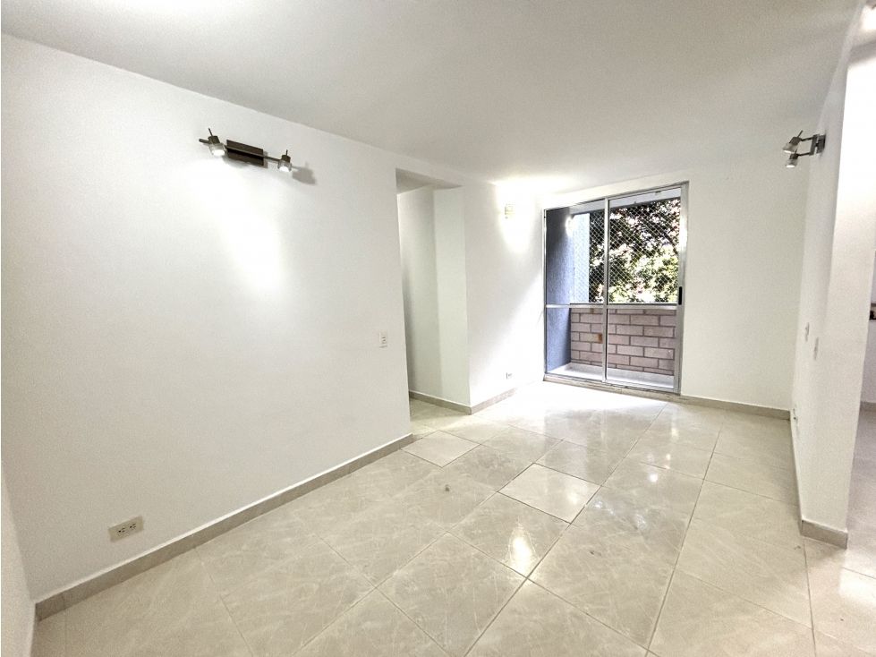 Apartamento en arriendo Antioquia Medellín Loma De Los Bernal 55 m2 Habitaciones 3 Baños 2 Garajes 1 Precio $2650000