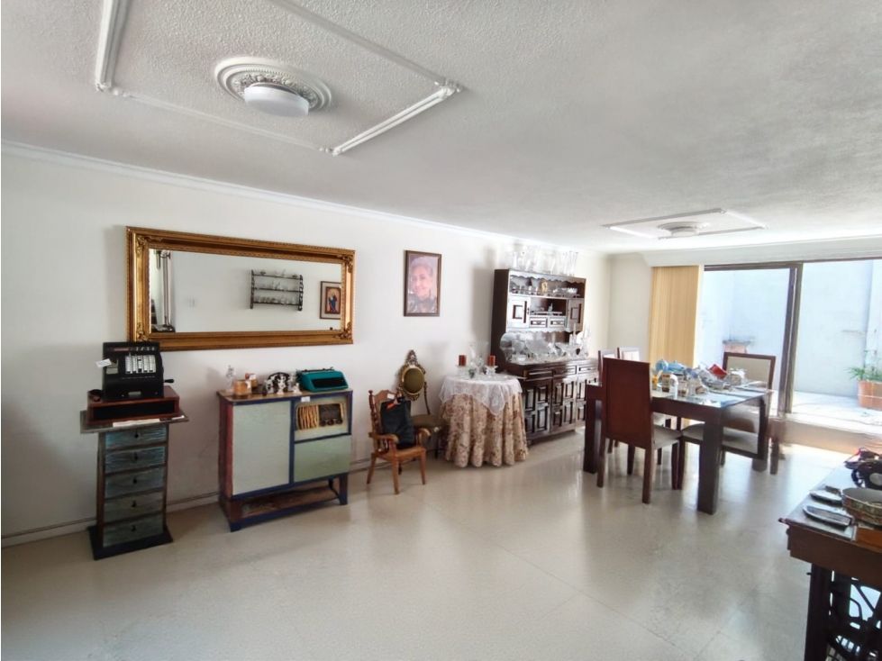 Casa en arriendo o venta Antioquia Medellín Suramericana 252 m2 Habitaciones 5 Baños 4 Garajes 1 Precio venta $2300000000 Precio arriendo $8000000