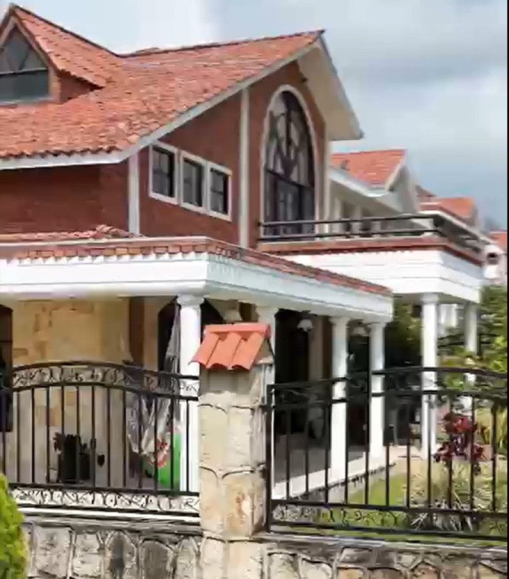 Casa en venta Cundinamarca Fusagasugá Cr Belmira 425 m2 Habitaciones 4 Baños 4 Garajes 3 Precio $1850000000