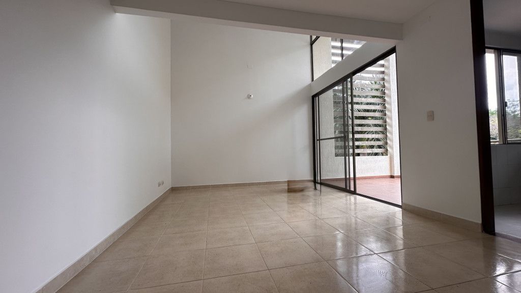 Apartamento en arriendo Valle Del Cauca Cali La Flora 85 m2 Habitaciones 3 Baños 3 Garajes 0 Precio $3500000