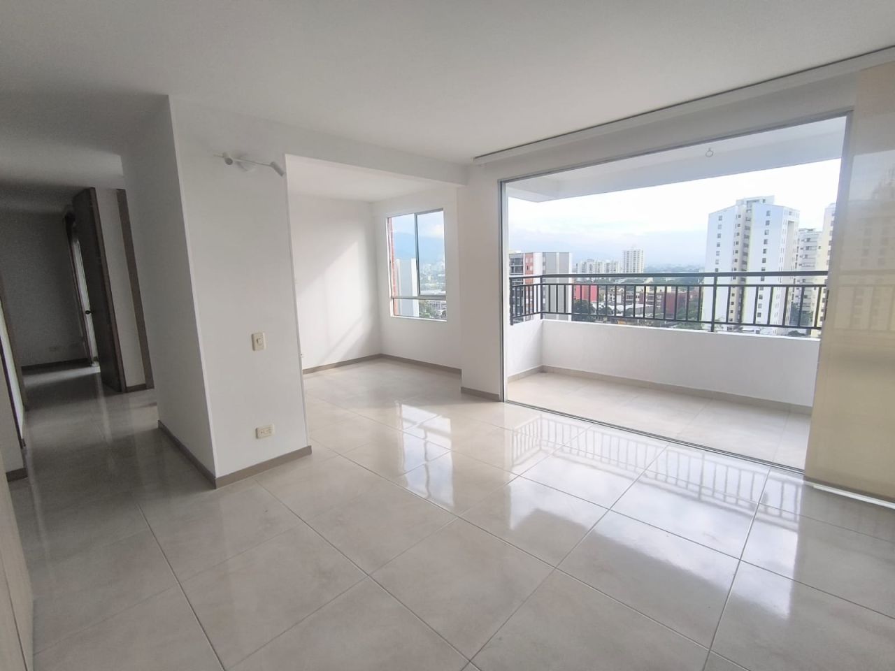 Apartamento en arriendo Valle Del Cauca Cali Prados Del Norte 73 m2 Habitaciones 2 Baños 2 Garajes 1 Precio $2200000