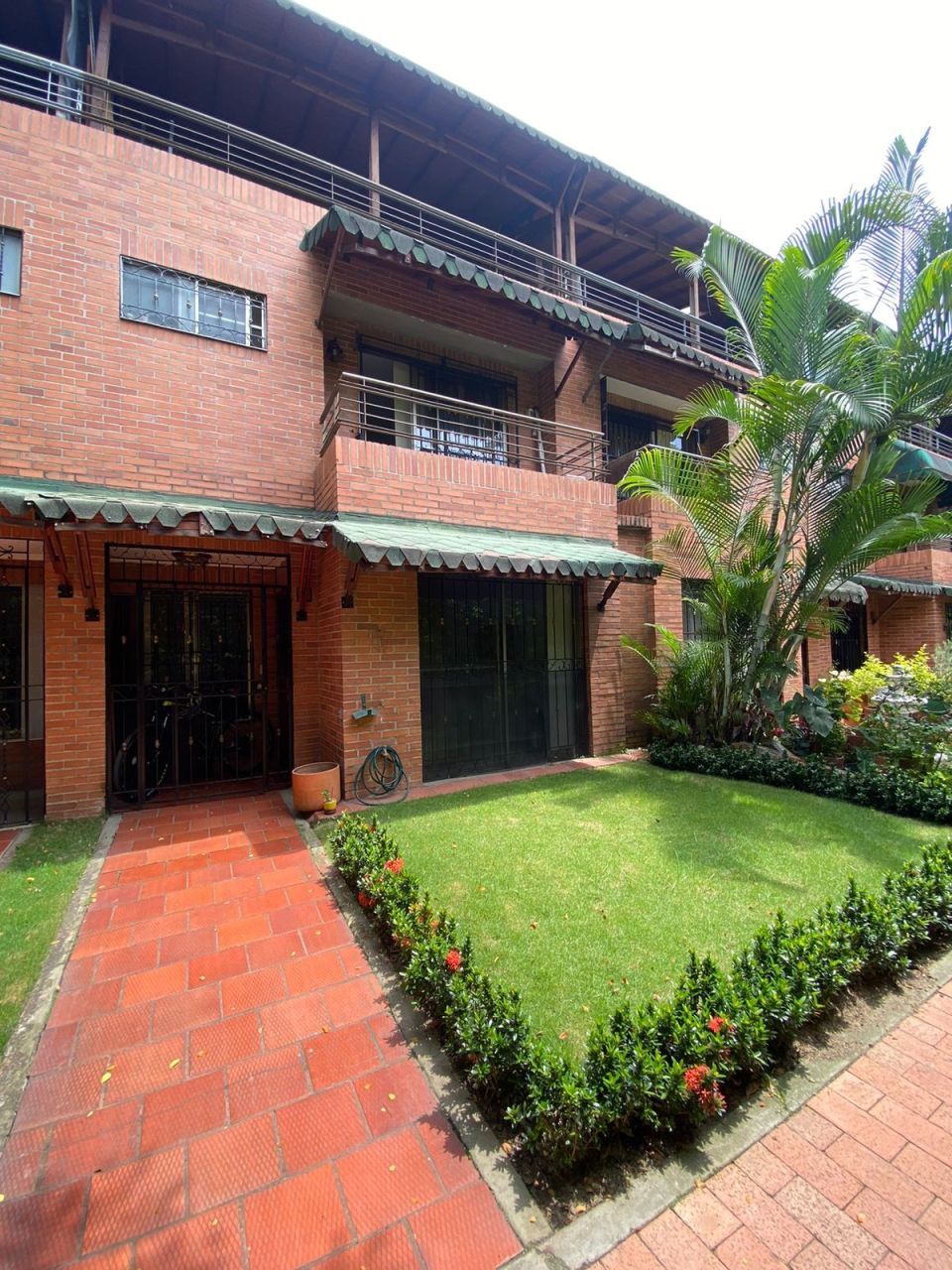 Casa en venta Valle Del Cauca Cali Urbanización San Joaquín 157 m2 Habitaciones 5 Baños 4 Garajes 2 Precio $780000000