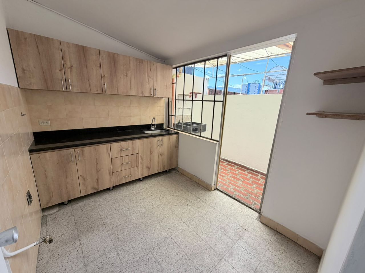 Apartamento en arriendo Antioquia Medellín Campo Alegre 100 m2 Habitaciones 3 Baños 2 Garajes 0 Precio $1800000