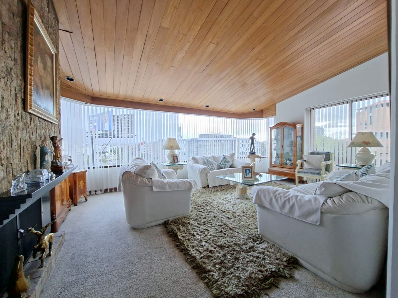 Apartamento en arriendo o venta Cundinamarca Bogotá La Carolina 365 m2 Habitaciones 3 Baños 5 Garajes 0 Precio venta $2200000000 Precio arriendo $13000000