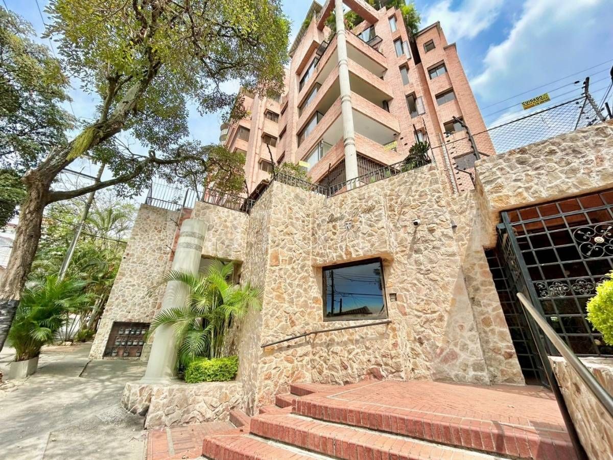 Apartamento en arriendo Valle Del Cauca Cali Juanambú 170 m2 Habitaciones 3 Baños 4 Garajes 2 Precio $4200000