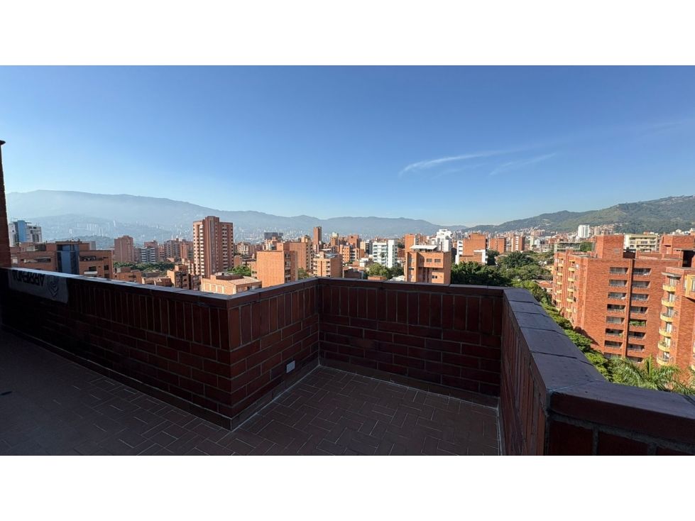 Apartamento en arriendo Antioquia Medellín Urbanizacion Los Laureles 240 m2 Habitaciones 4 Baños 3 Garajes 2 Precio $6800000