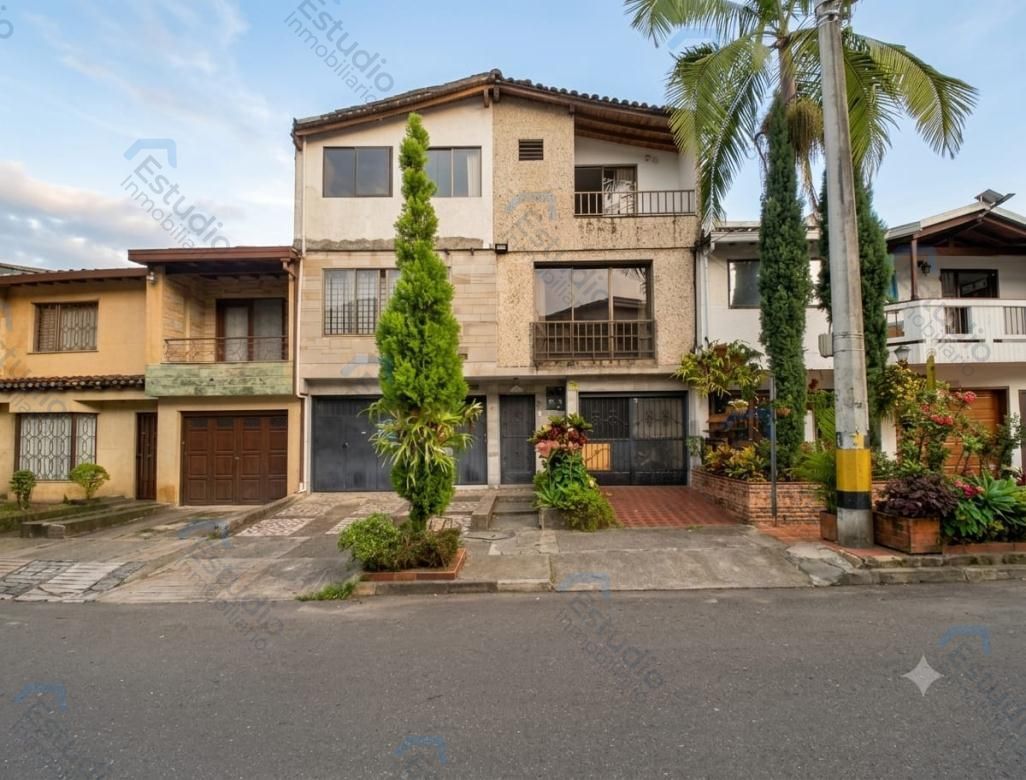 Casa en arriendo Antioquia Medellín Santa Teresita 187 m2 Habitaciones 4 Baños 4 Garajes 1 Precio $4300000