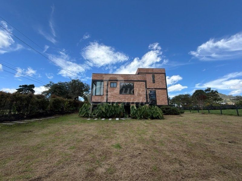 Casa en arriendo Antioquia Rionegro Centro 792 m2 Habitaciones 3 Baños 4 Garajes 1 Precio $5500000