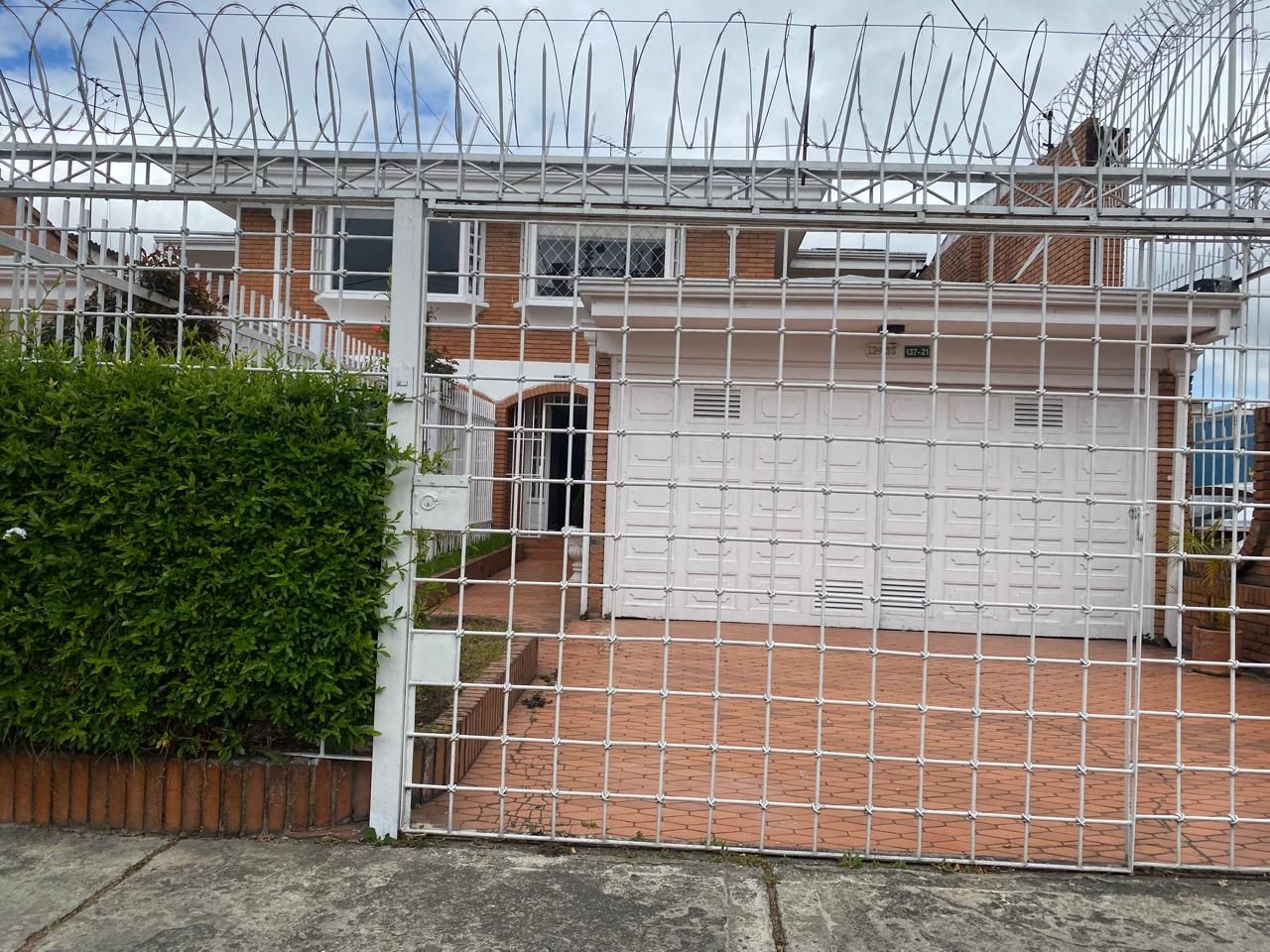 Casa en venta Cundinamarca Bogotá El Contador 229 m2 Habitaciones 4 Baños 3 Garajes 2 Precio $1500000000
