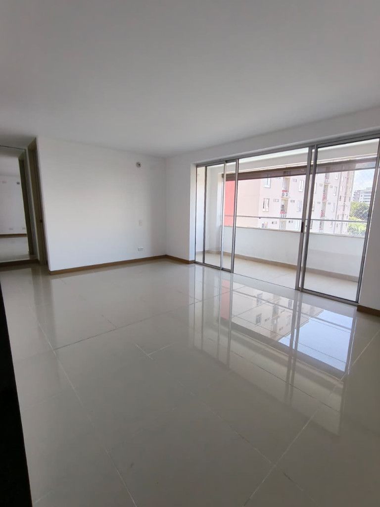 Apartamento en arriendo Valle Del Cauca Cali Conjunto Residencial Olivenza 110 m2 Habitaciones 3 Baños 5 Garajes 2 Precio $4300000