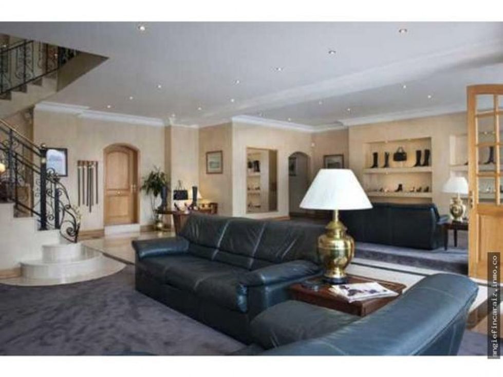 Casa en arriendo o venta Cundinamarca Bogotá Bogotá 678 m2 Habitaciones 5 Baños 4 Garajes 7 Precio venta $7000000000 Precio arriendo $49980000
