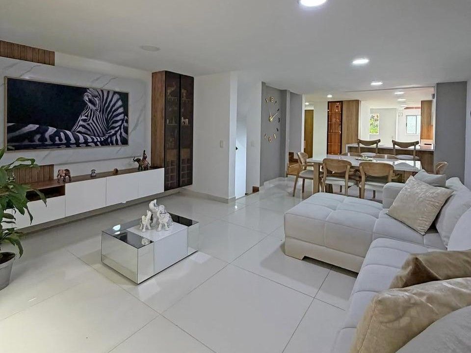 Casa en arriendo Antioquia Medellín El Diamante No 2 200 m2 Habitaciones 4 Baños 4 Garajes 2 Precio $10200000