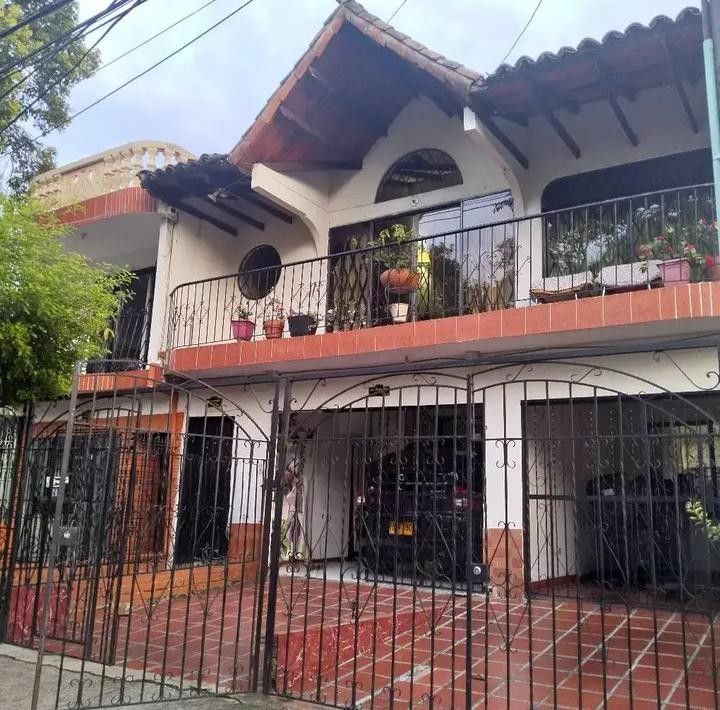 Casa en venta Valle Del Cauca Cali Vipasa 210 m2 Habitaciones 7 Baños 4 Garajes 2 Precio $750000000
