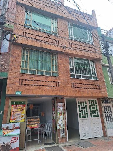 Casa en arriendo Cundinamarca Bogotá Lombardía 168 m2 Habitaciones 4 Baños 2 Garajes 1 Precio $2000000