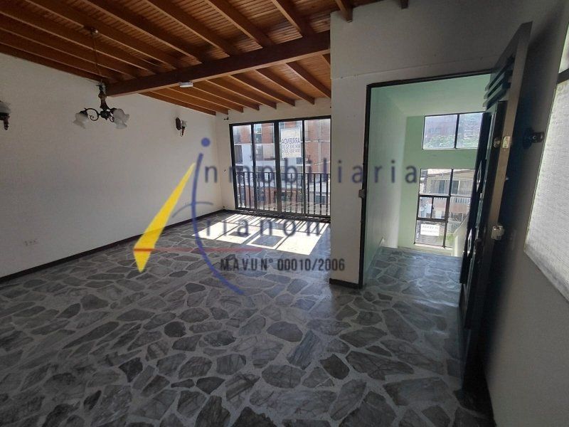 Apartamento en arriendo Antioquia Medellín San Javier No2 100 m2 Habitaciones 3 Baños 3 Garajes 1 Precio $2480000