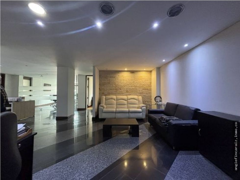 Oficina en arriendo o venta Cundinamarca Bogotá Emaus 178 m2 Habitaciones 0 Baños 4 Garajes 4 Precio venta $1800000000 Precio arriendo $15700000
