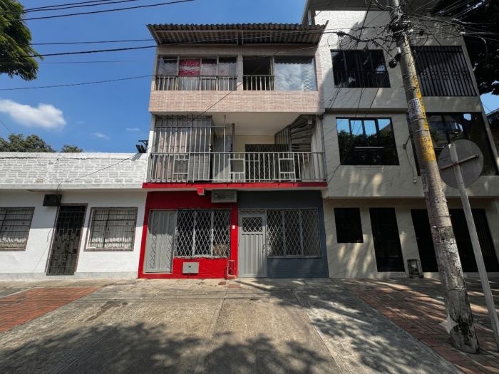 Casa en venta Valle Del Cauca Cali Las Delicias 230 m2 Habitaciones 8 Baños 3 Garajes 1 Precio $370000000