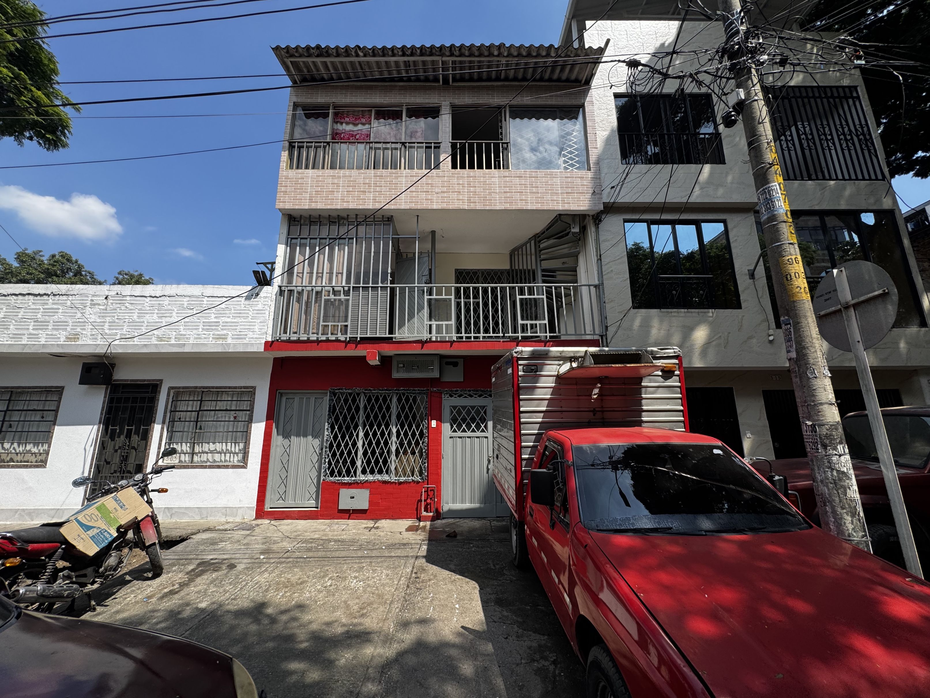 Casa en venta Valle Del Cauca Cali Las Delicias 216 m2 Habitaciones 8 Baños 3 Garajes 1 Precio $380000000