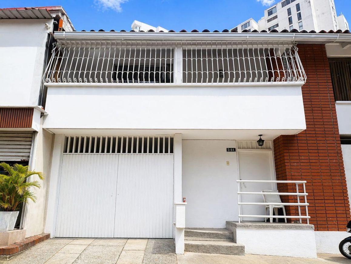 Casa en arriendo Valle Del Cauca Cali Normandía 370 m2 Habitaciones 5 Baños 3 Garajes 1 Precio $5900000
