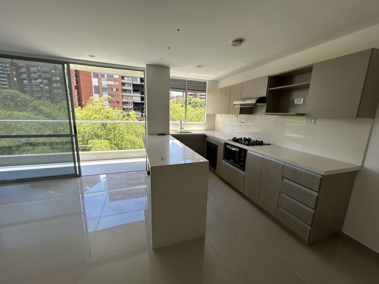 Apartamento en arriendo Antioquia Envigado La Inmaculada 92 m2 Habitaciones 2 Baños 3 Garajes 2 Precio $4600000