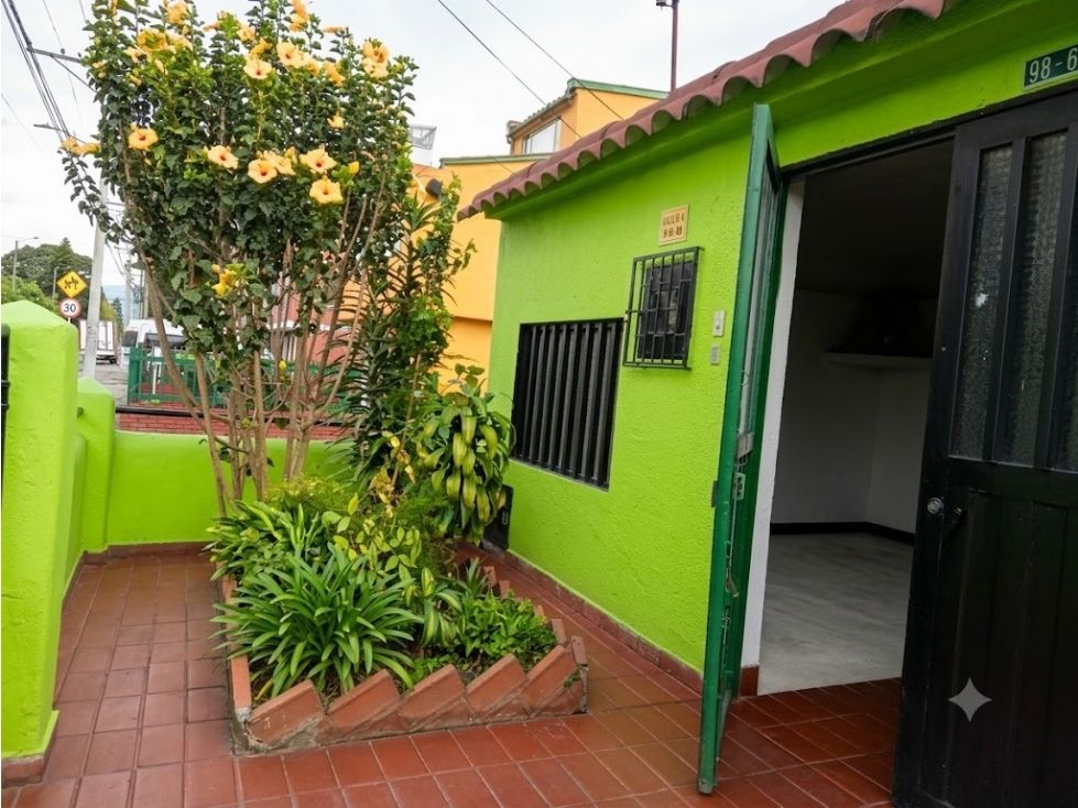 Casa en arriendo o venta Cundinamarca Bogotá Álamos Norte 202 m2 Habitaciones 5 Baños 3 Garajes 3 Precio venta $700000000 Precio arriendo $3500000