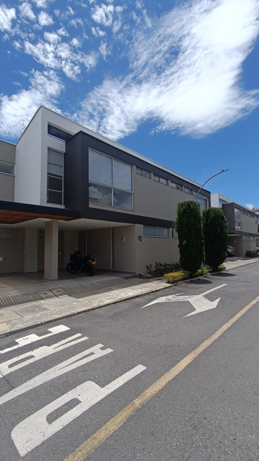 Casa en arriendo o venta Antioquia Rionegro El Porvenir 180 m2 Habitaciones 3 Baños 4 Garajes 1 Precio venta $1250000000 Precio arriendo $6919000