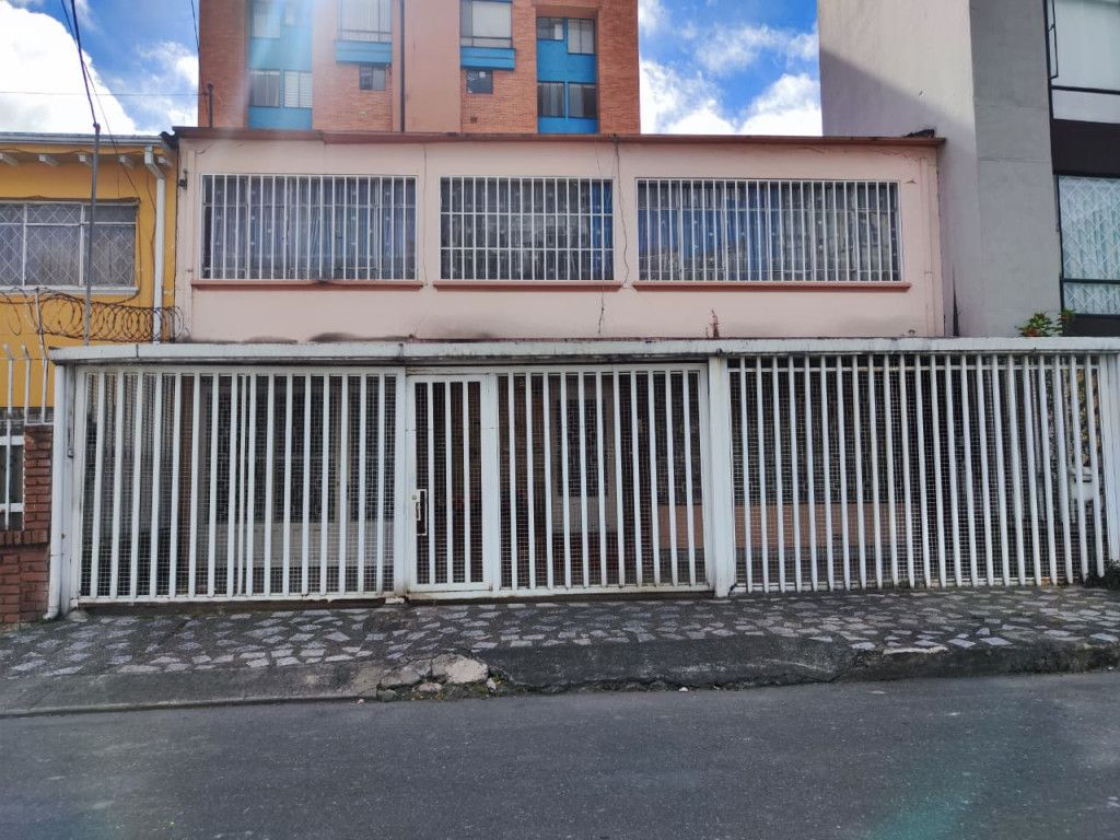 Casa en venta Cundinamarca Bogotá San Luis 272 m2 Habitaciones 4 Baños 2 Garajes 1 Precio $1350000000