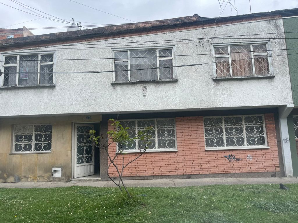 Casa en venta Cundinamarca Bogotá Santa Isabel Sur 176 m2 Habitaciones 6 Baños 3 Garajes 0 Precio $550000000