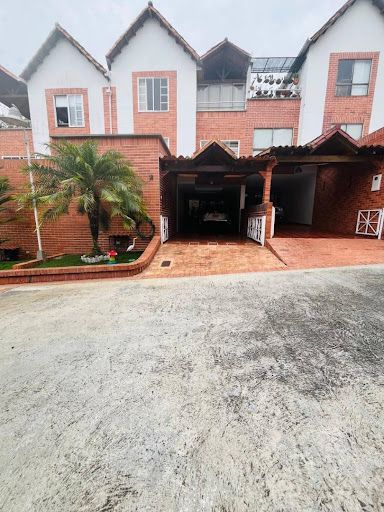 Casa en venta Santander Bucaramanga Conjunto Residencial Hacienda Del Cacique 200 m2 Habitaciones 5 Baños 5 Garajes 2 Precio $1600000000