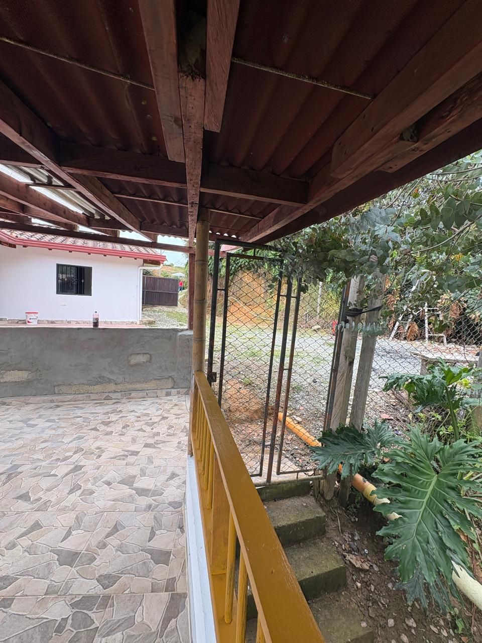 Casa Campestre en arriendo o venta Antioquia Marinilla Belén 200 m2 Habitaciones 4 Baños 2 Garajes 6 Precio venta $430000000 Precio arriendo $2300000