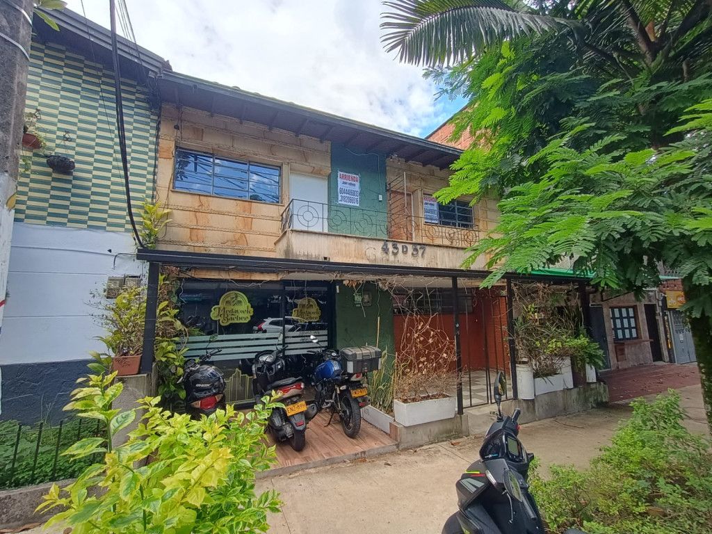 Casa en arriendo Antioquia Medellín Manila 320 m2 Habitaciones 12 Baños 8 Garajes 1 Precio $18000000