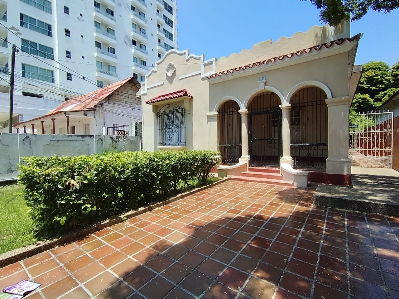 Casa en arriendo o venta Bolívar Cartagena Pie De Popa Toril 330 m2 Habitaciones 5 Baños 5 Garajes 1 Precio venta $2050000000 Precio arriendo $16000000
